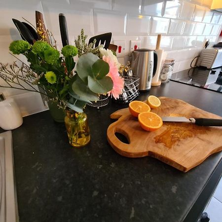 Burton-upon-Trent Coopers, Ground Floor Apartment With 2 Bedrooms And 2 Bathrooms Within A Georgian Listed Building מראה חיצוני תמונה