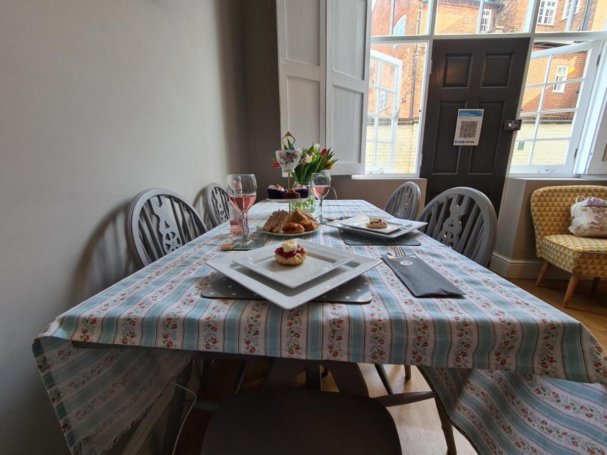 Burton-upon-Trent Coopers, Ground Floor Apartment With 2 Bedrooms And 2 Bathrooms Within A Georgian Listed Building מראה חיצוני תמונה