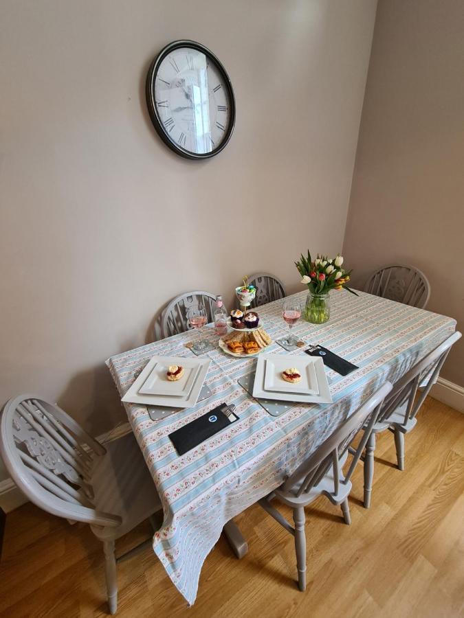 Burton-upon-Trent Coopers, Ground Floor Apartment With 2 Bedrooms And 2 Bathrooms Within A Georgian Listed Building מראה חיצוני תמונה