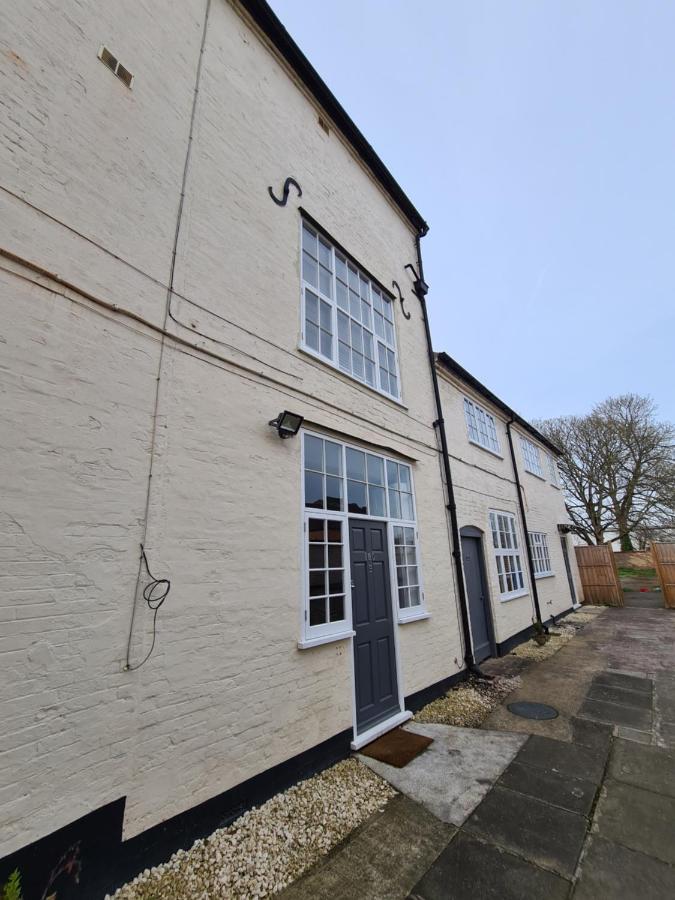 Burton-upon-Trent Coopers, Ground Floor Apartment With 2 Bedrooms And 2 Bathrooms Within A Georgian Listed Building מראה חיצוני תמונה