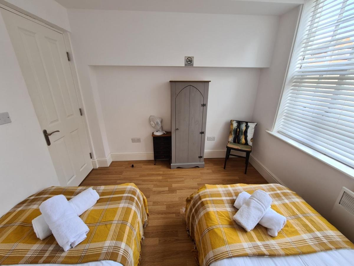 Burton-upon-Trent Coopers, Ground Floor Apartment With 2 Bedrooms And 2 Bathrooms Within A Georgian Listed Building מראה חיצוני תמונה