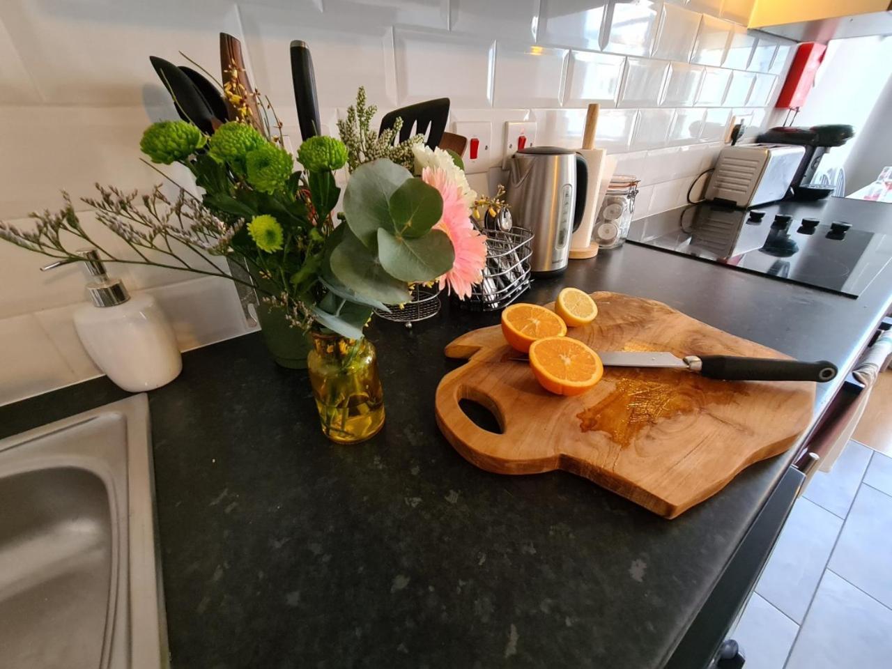Burton-upon-Trent Coopers, Ground Floor Apartment With 2 Bedrooms And 2 Bathrooms Within A Georgian Listed Building מראה חיצוני תמונה