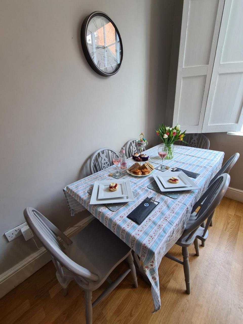 Burton-upon-Trent Coopers, Ground Floor Apartment With 2 Bedrooms And 2 Bathrooms Within A Georgian Listed Building מראה חיצוני תמונה